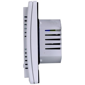 Thermostat numérique Perobe pour plancher chauffant avec sonde de sol, vue latérale.