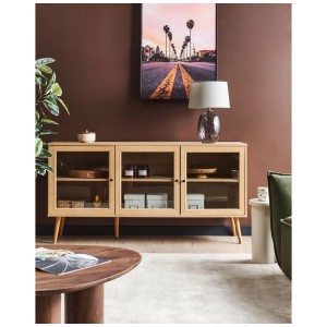 Buffet Beliani Albany, marron, portes en verre, 76x150x40 cm. Aspect bois, trois portes en verre, design scandinave.