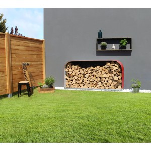 Vitavia Étagère à bois de chauffage Ardor 401 plat Rubin, remplie de bois, dans le jardin.