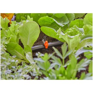 Valvola di regolazione Gardena 3/16 nel sistema Micro-Drip per la regolazione del flusso in giardino.