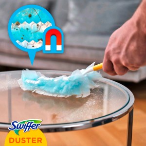 Swiffer Duster recharge, 9 pièces. Dépoussiérant avec parfum Febreze en utilisation.