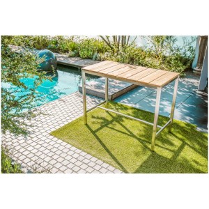 Rechteckiger Bartisch Sydney aus Edelstahl und Akazienholz (FSC®) im Garten.