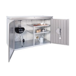 Coffre de jardin ouvert Biohort HighBoard 200 en gris quartz métallisé avec barbecue et étagères.