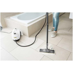 Nettoyeur vapeur Kärcher SC 3 EasyFix en utilisation dans la salle de bain.
