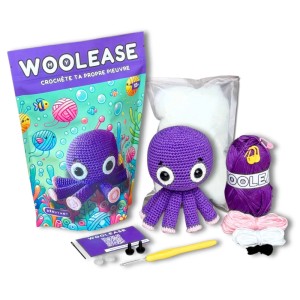 Kit de crochet Pieuvre Coraline : Ensemble complet avec fil, aiguille, rembourrage et instructions pour une pieuvre violette.