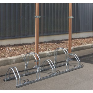 Portabici Mottez a 2 livelli per 5 biciclette, argento, per montaggio a pavimento.