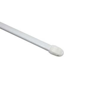 Gros plan d'une tringle à rideaux Gardinia blanche, ovale plate (Ø 11 mm) avec embout.