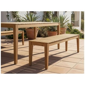 Banc de jardin Chioggia en acacia clair sur terrasse. Banc rustique en bois massif avec assise à lattes pour l'extérieur.