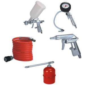 Kit pneumatique 5 pièces : pistolet à peinture, pistolet de pulvérisation, gonfleur de pneus, soufflette et tuyau.