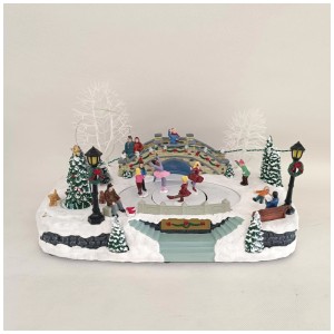 Village de Noël illuminé avec patinoire, figurines et pont. Décoration de Noël multicolore.