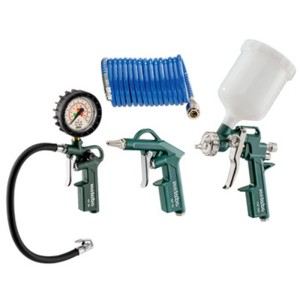Set utensili pneumatici Metabo LPZ 4 (4 pz): pistola soffiaggio, manometro pneumatici, pistola verniciatura, tubo spirale blu.