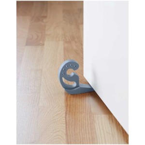 Fermaporta blu Wenko Multi-STOP® in plastica flessibile, adatto anche come protezione per le dita.