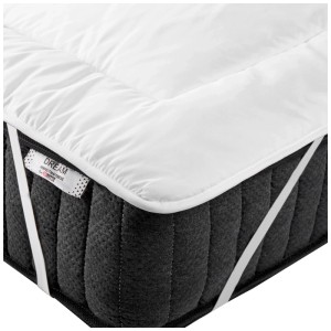 Protège-matelas Beliani Aizkorri en microfibre blanche, 180x200 cm, sur un matelas.