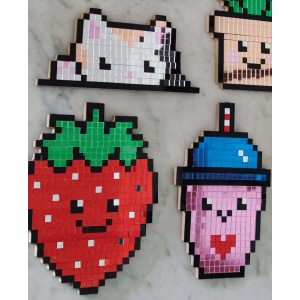 Aladine Mirror-Pixel-Art Set Kawaii: 4 motivi MDF (gatto, cactus, fragola, bubble tea) con mosaico a specchio.