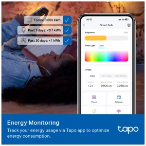 Donna che utilizza l'app Tapo per controllare la lampadina smart multicolor L535E.