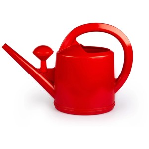 Arrosoir rouge en plastique, capacité 7 litres, avec pomme d'arrosage amovible.