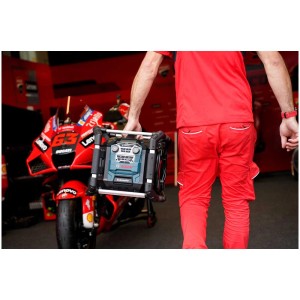 Bosch Professional Radio GPB 18V-5 SC, radio da cantiere robusta con roll-bar.