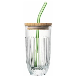 Bicchiere per smoothie La Rochère con coperchio in bambù e cannuccia in vetro verde.