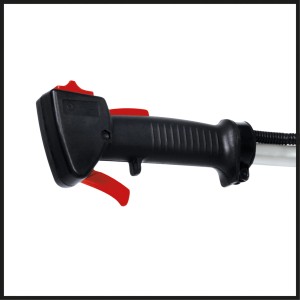 Gros plan sur la poignée de la débroussailleuse à essence Einhell GC-BC 25/1 I AS avec commandes.