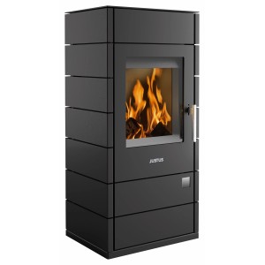 Poêle à bois noir Justus Tova W+ en acier avec bois brûlant, puissance 6 kW.