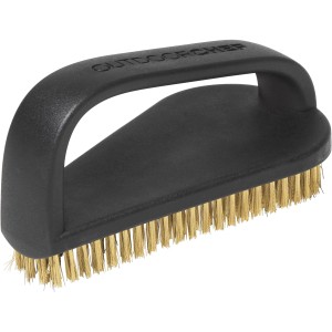 Spazzola a imbuto Outdoorchef con setole in ottone e manico nero per la pulizia della griglia.