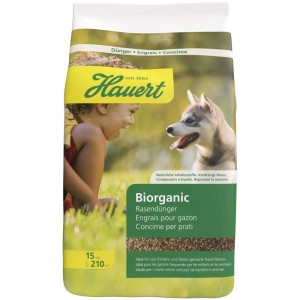 Sac d'engrais pour gazon Hauert Biorganic 15kg avec enfant et chien sur l'emballage.