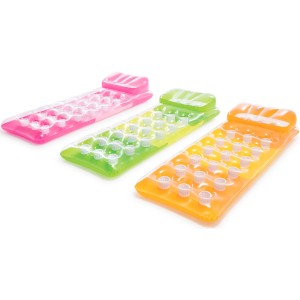 Matelas pneumatique de 71 cm de large, rose, vert et orange. Idéal pour se détendre en été.