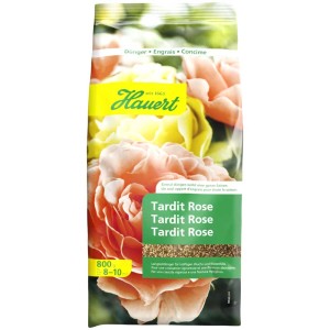 Hauert Tardit Rose fertilizzante a lenta cessione 0,8kg sacco con fiori di rosa.