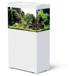 Oase Aquarium-Set Styleline 125 Blanc avec plantes et pierres dans le réservoir sur un meuble blanc.