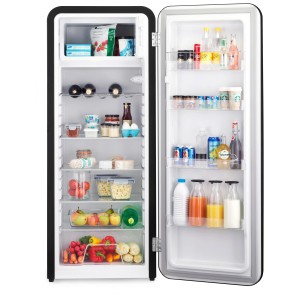 Offener Trisa Kühlschrank Frescolino Classic, gefüllt mit Lebensmitteln. Kühl-Gefrierkombination im Retro-Design.