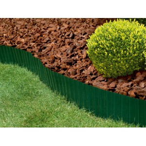 Bordure de pelouse verte (9 m x 15 cm) en film PET pour délimiter les parterres.