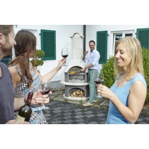 Barbecue de jardin Buschbeck Athen blanc-anthracite avec des personnes faisant des grillades.