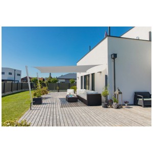 Voile d'ombrage rectangulaire grise Windhager Capri 3x4 m sur une terrasse.