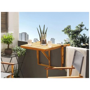 Tavolino da balcone Beliani Udine in legno acacia marrone chiaro, pieghevole e salvaspazio.