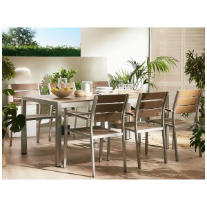 Mobilier de jardin Beliani Vernio, ensemble 6 places avec table et chaises en aluminium et bois synthétique marron.