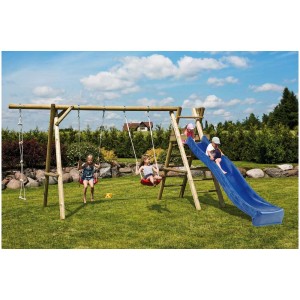 Aire de jeux verte Pletscher Jan avec balançoires, échelle de corde et toboggan dans le jardin.