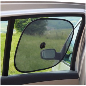 Parasole universale per finestrino auto, fissato con ventosa.