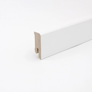 Plinthe blanche Cubica, 40x18x2400 mm, à peindre pour un design personnalisé.