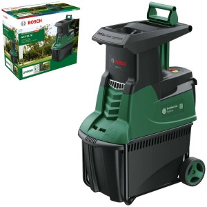Broyeur électrique Bosch AXT 23 TC avec bac de ramassage et emballage du produit.