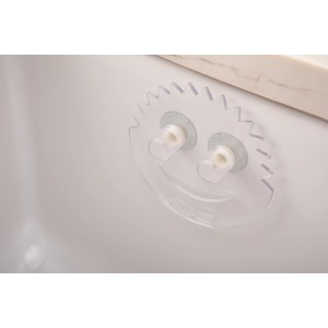 Supporto trasparente Scrub Daddy Caddy con ventose fissato nel lavello.