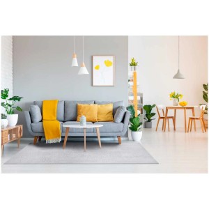 Tapis à poils longs gris San Paolo (160x230 cm) dans un salon.