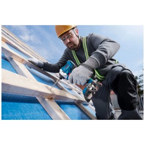 Avvitatore a impulsi a batteria Bosch Professional GDR 18V-215 in uso in un cantiere.