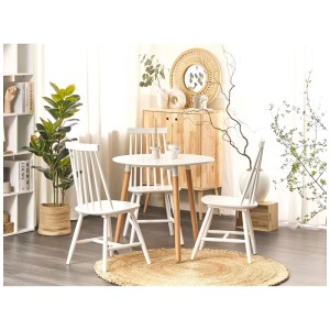 Table de salle à manger blanche Beliani Boma avec pieds en bois et chaises de style scandinave.