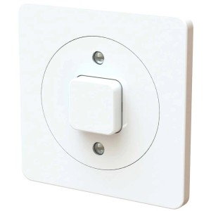 Primo piano di un interruttore a pressione da incasso bianco maxONE S3 per scatole da incasso.