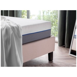 Matelas mousse à mémoire de forme Beliani Glee H3/4 gris, 160x200 cm sur cadre de lit.