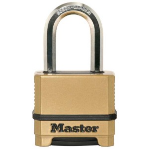 Master Lock Zahlenschloss, 50mm breit, aus Zink mit Messing-Finish und robustem Borcabid-Bügel.