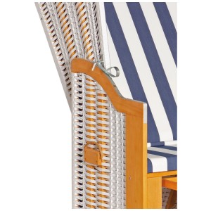 Détail du fauteuil de plage Husum : bois, polyrotin blanc, tissu rayé bleu et blanc.