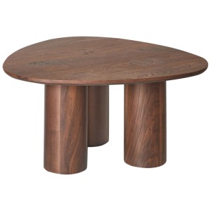 Tavolino da caffè Beliani Dacoma marrone in stile retrò con piano triangolare in MDF e tre gambe cilindriche.
