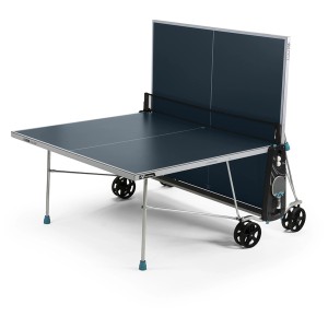 Tavolo da ping pong blu piegato Outdoor 100X Crossover con rete e ruote.