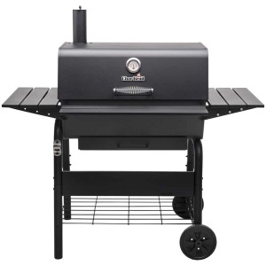 Barbecue au charbon de bois Char-Broil Charcoal L avec étagères et thermomètre sur le couvercle.